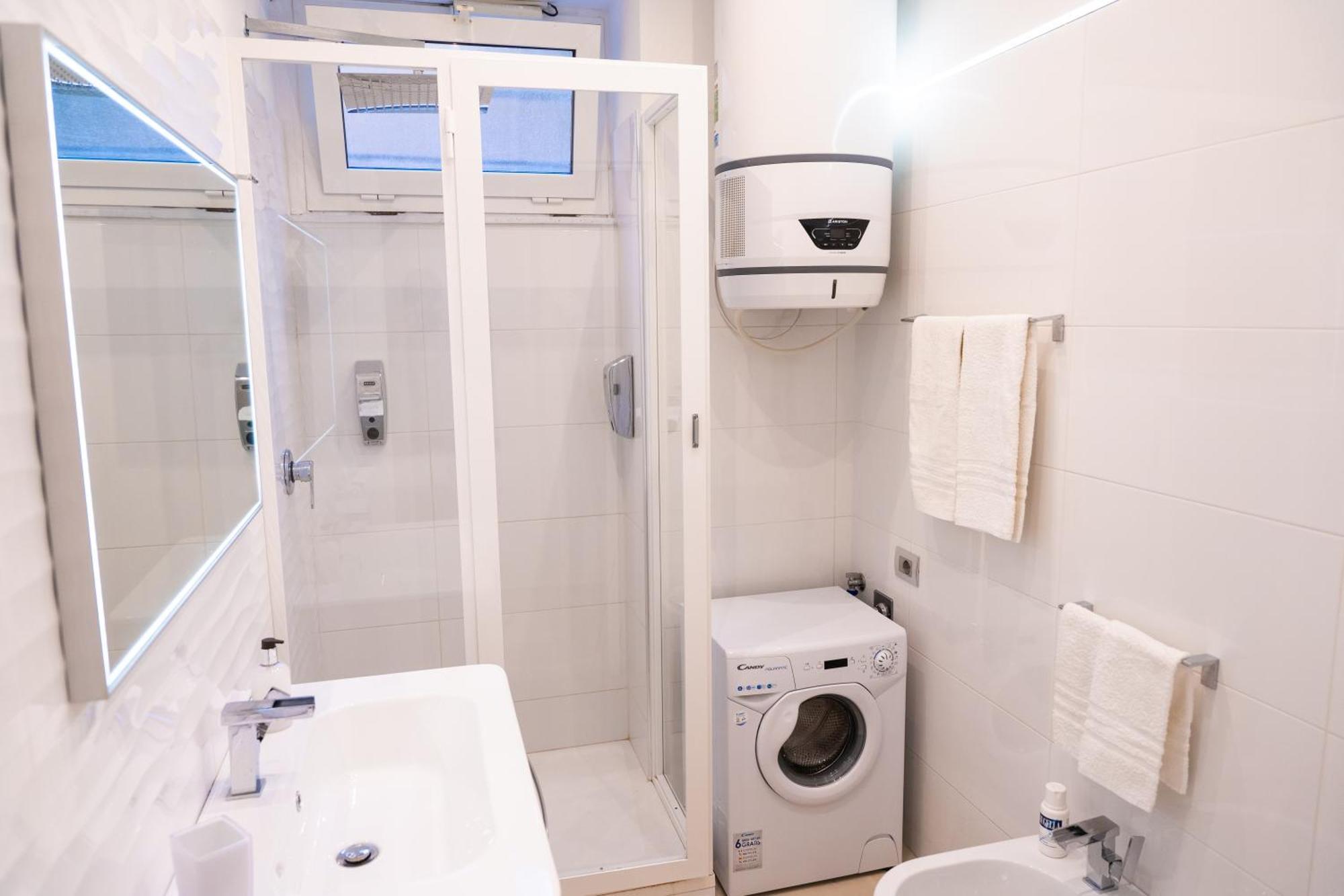 Moderno Alloggio A Roma Centro エクステリア 写真